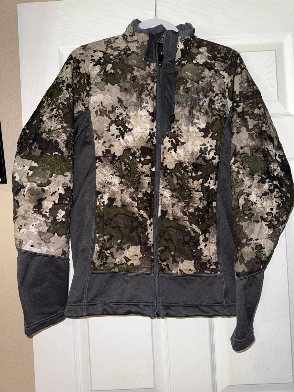 Cabelas Instinct Lightweight Camo Jacket